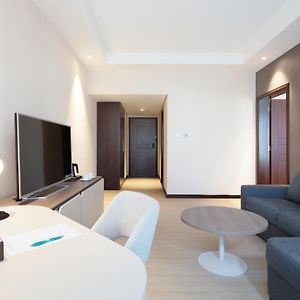 Suite F&B Salon Complimentary Shuttle to Dubai Mall & La Mer Beach